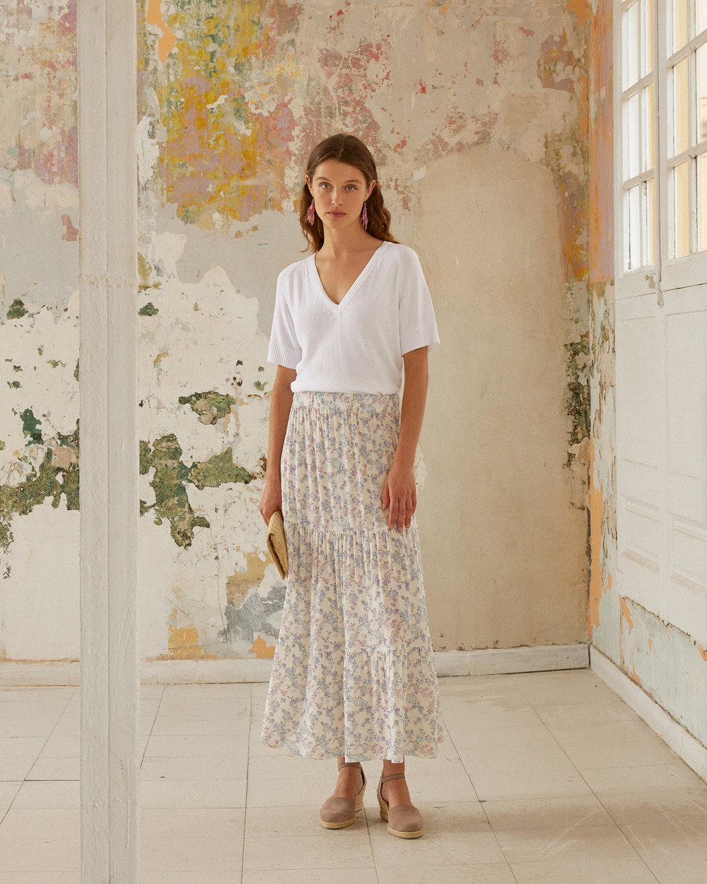 Falda midi con estampado de flores y volantes